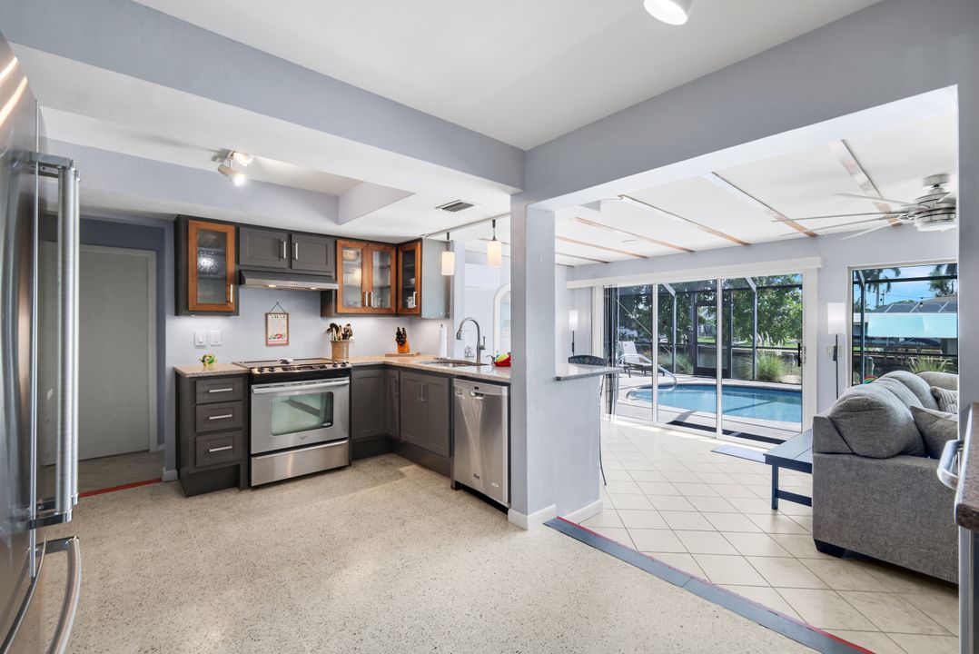 4305 SE 1st Ave, Cape Coral, FL 33904