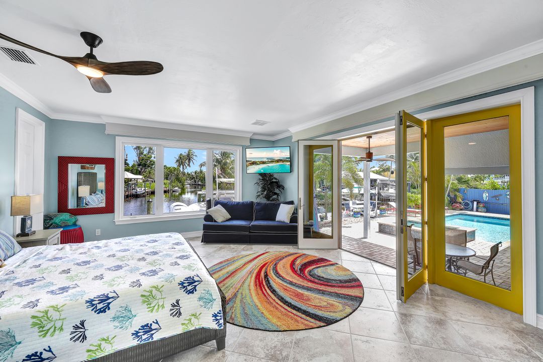 2631 Riverview Dr, Naples, FL 34112