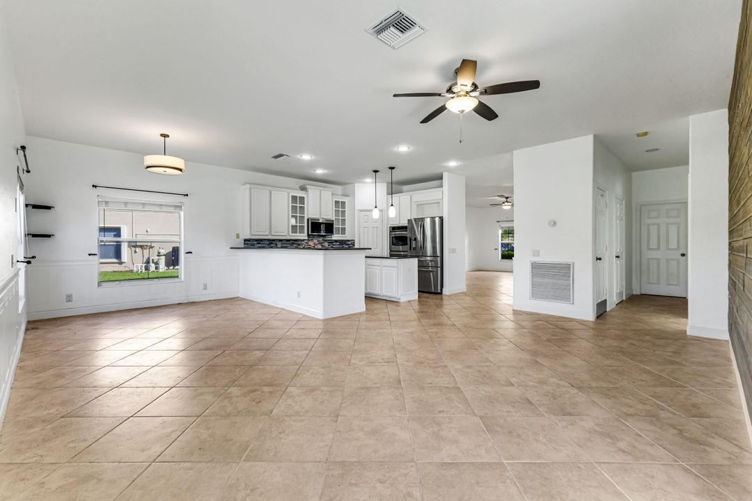 2210 Cape Heather Cir, Cape Coral, FL 33991