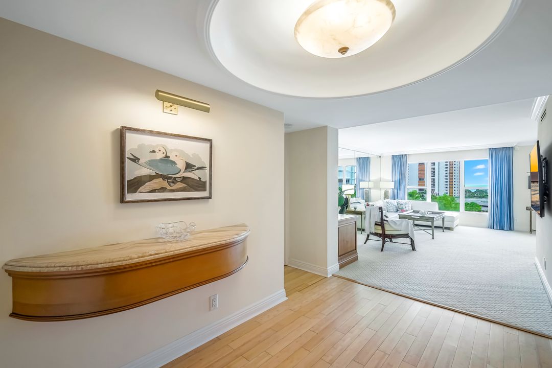 4451 Gulf Shore Blvd N #703, Naples, FL 34103