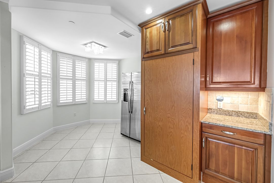 510 Avellino Isles Cir #2202, Naples, FL 34119