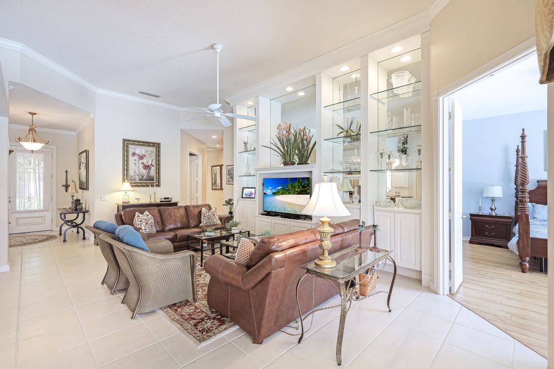 4313 Queen Elizabeth Way, Naples, FL 34119