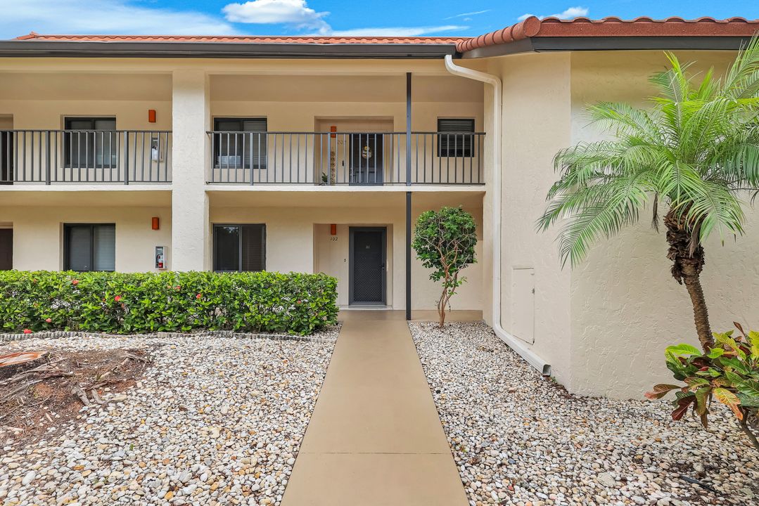 4963 Pepper Cir #D-102, Naples, FL 34113
