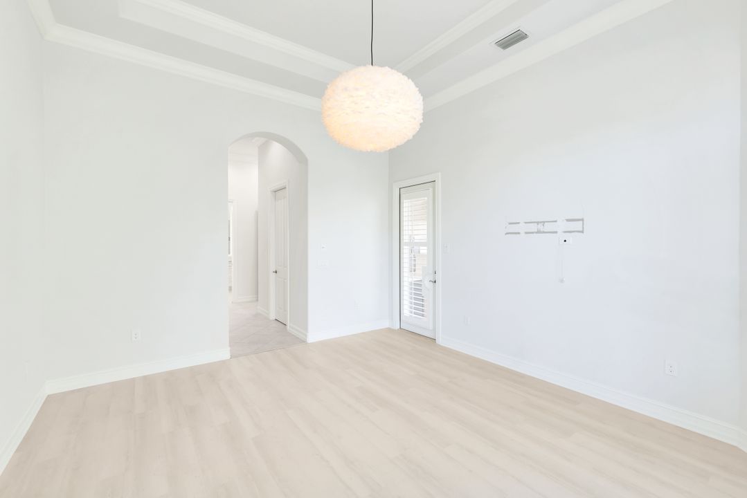 6419 Vivaldi Ct, Naples, FL 34113