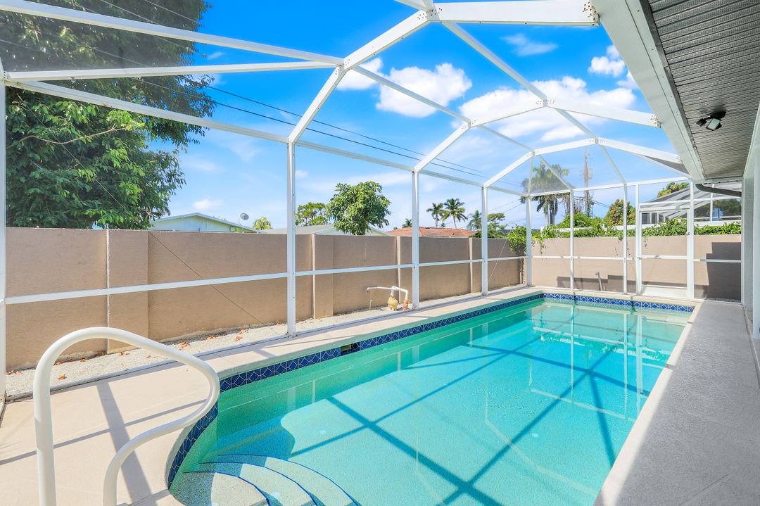 746 101st Ave N, Naples, FL 34108