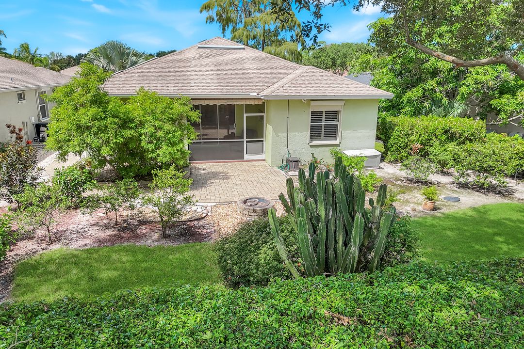 200 Stanhope Cir, Naples, FL 34104