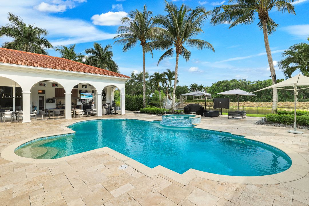 2885 Escada Ct, Naples, FL 34109