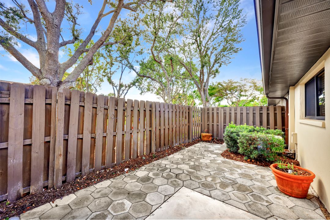 13145 Hampshire Ct, Fort Myers, FL 33919