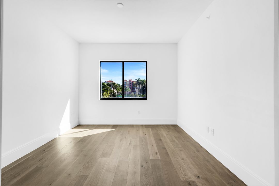 1130 3rd Ave S #211, Naples, FL 34102