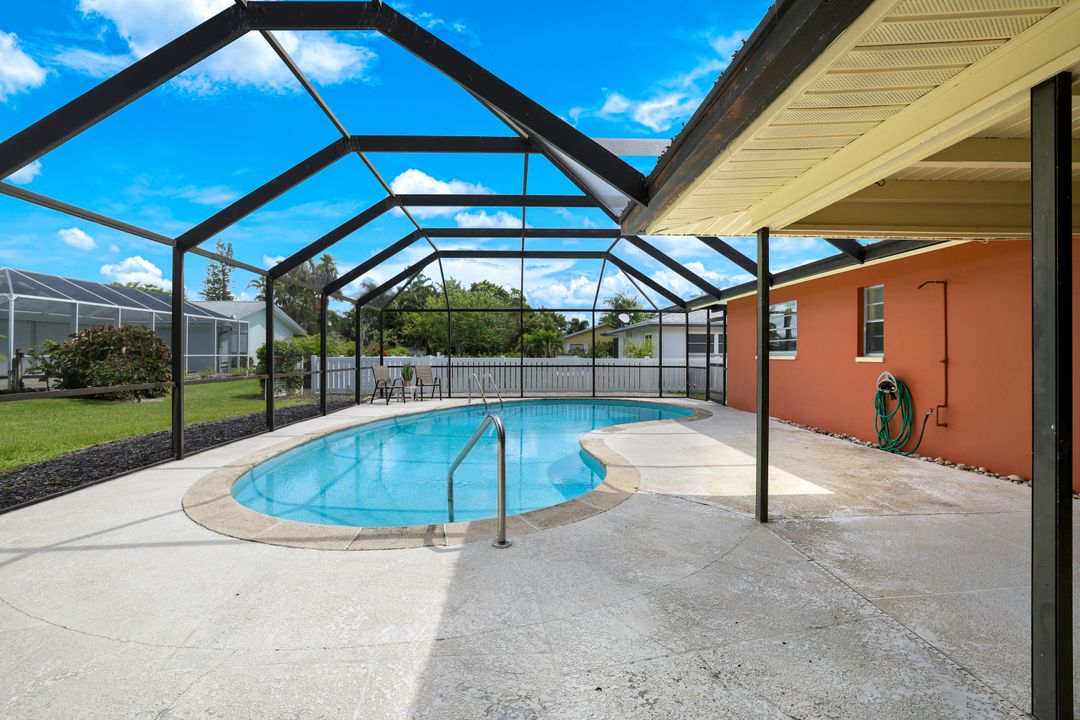 133 Briarcliff Ln, Naples, FL 34113