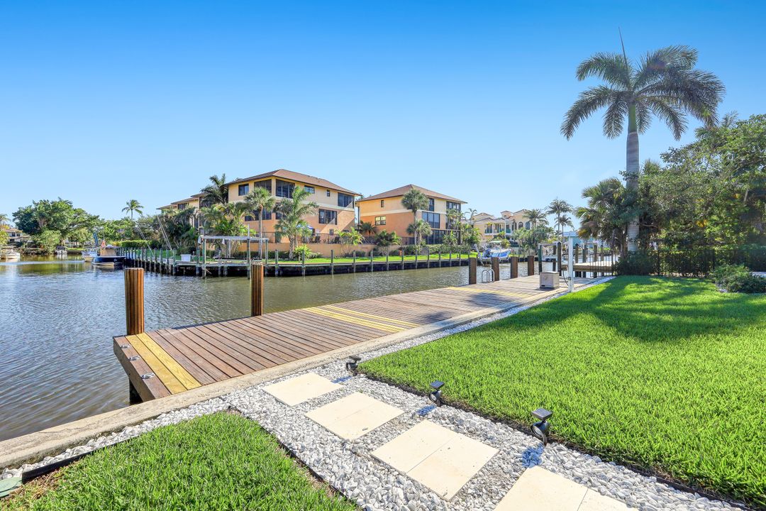 1522 Pelican Ave, Naples, FL 34102