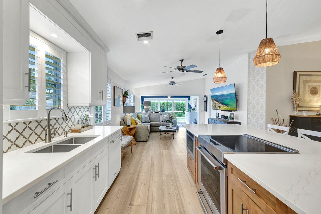 5011 Kingston Way, Naples, FL 34119
