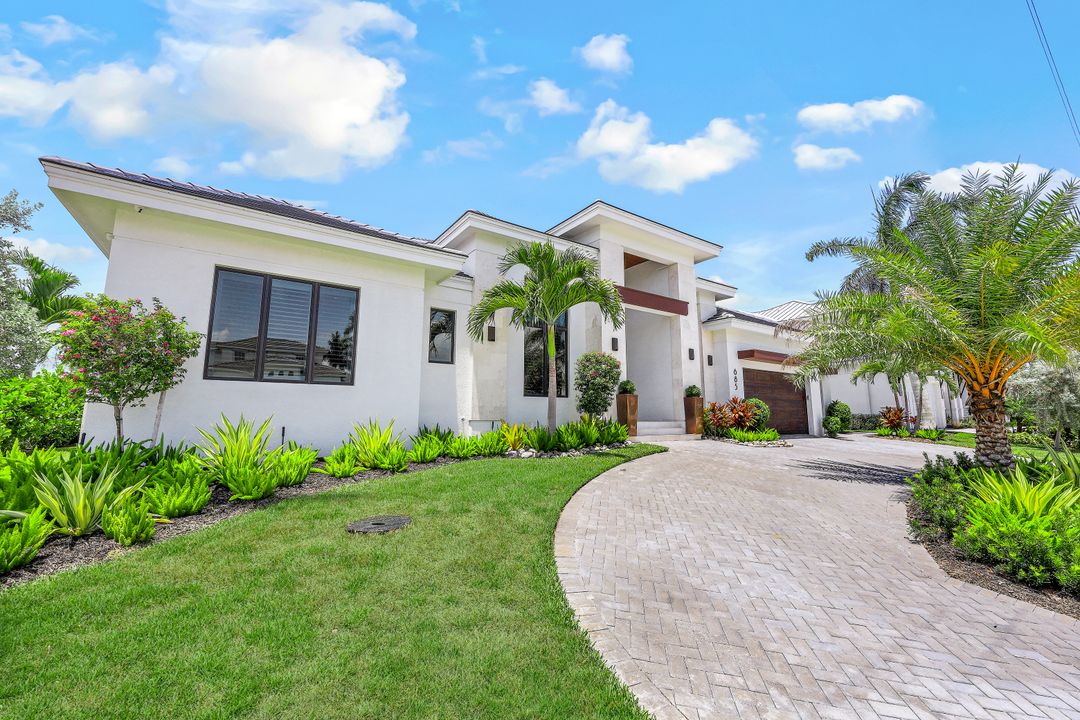 685 Cameo Ct, Marco Island, FL 34145