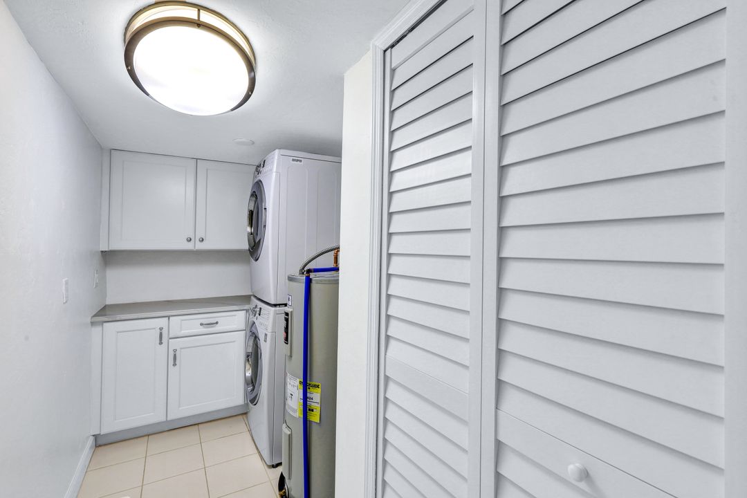 11030 Gulf Shore Dr #302, Naples, FL 34108