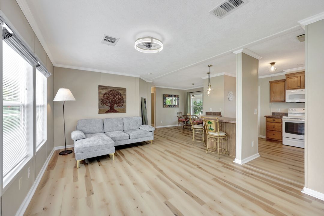 524 Menton Ln, Naples, FL 34112