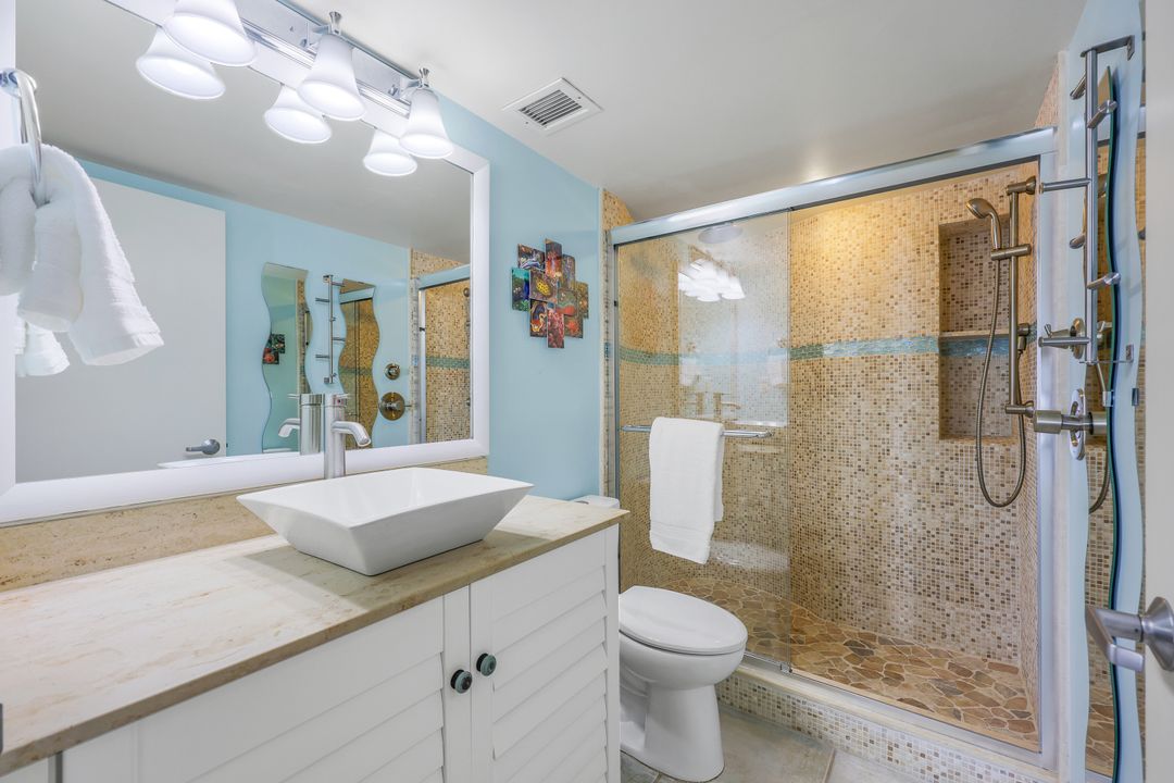 1977 Gulf Shore Blvd N #303, Naples, FL 34102