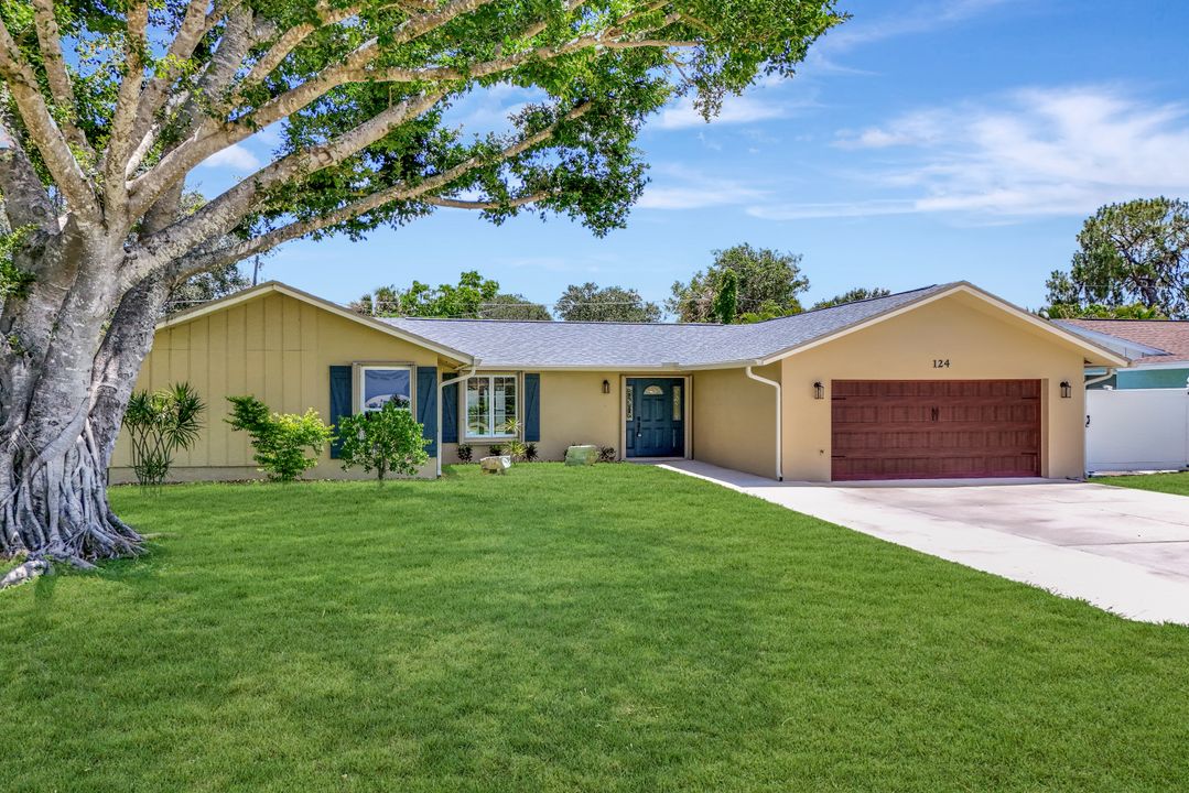 124 Flame Vine Dr, Naples, FL 34110