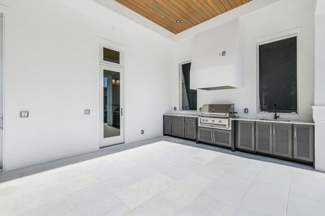 713 Nautilus Ct, Marco Island, FL 34145