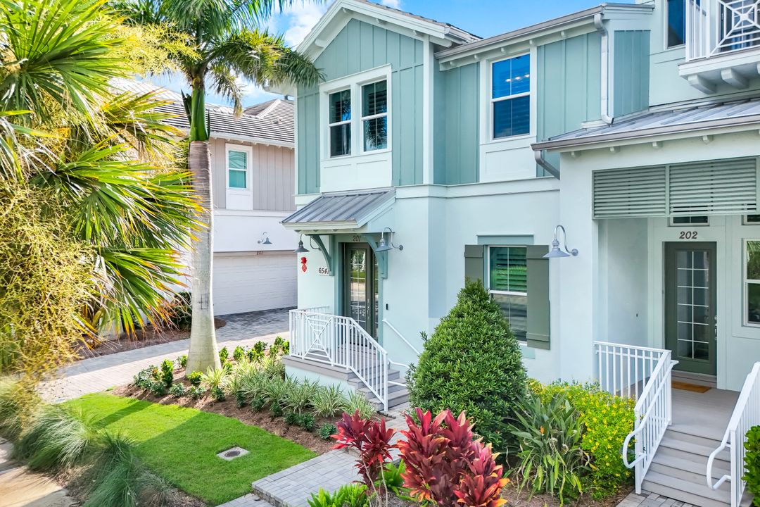 6541 Dominica Dr #201, Naples, FL 34113