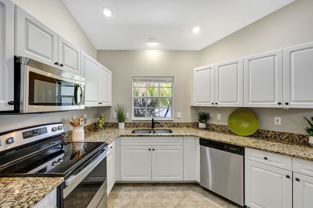 11043 Longshore Way W, Naples, FL 34119