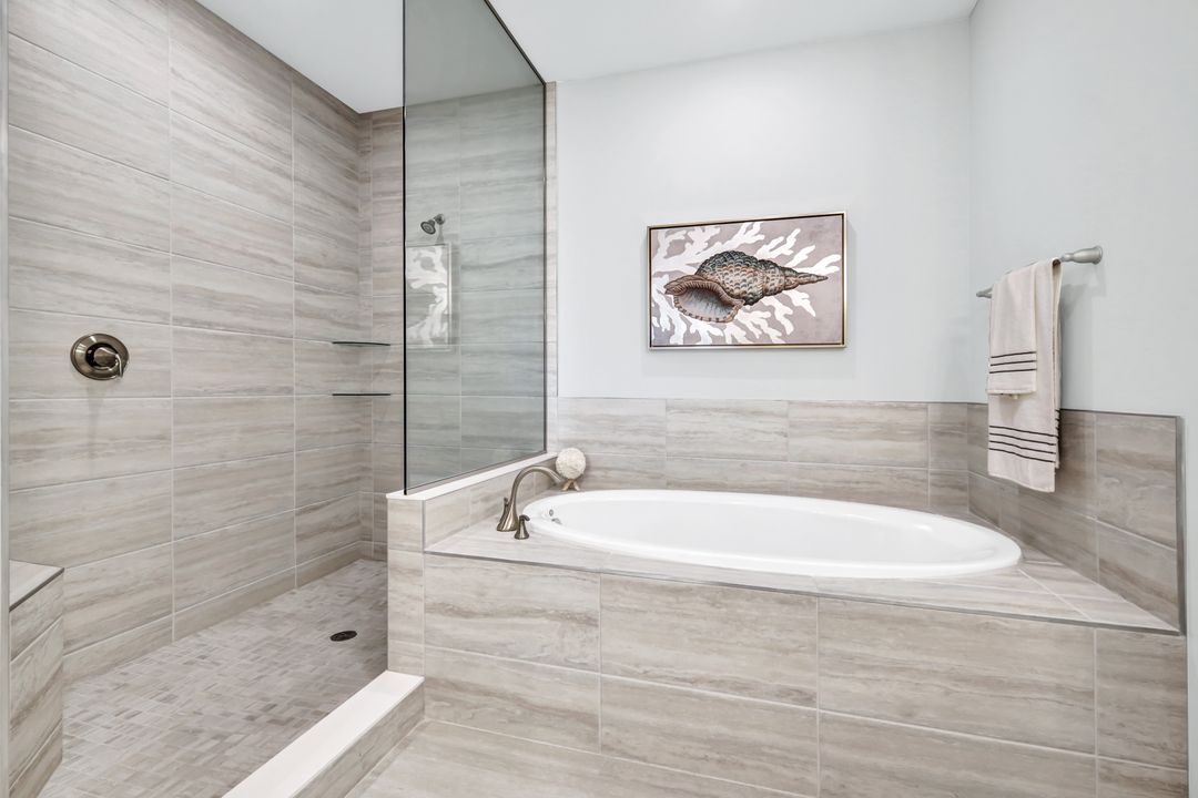 16387 Viansa Wy #302, Naples, FL 34110