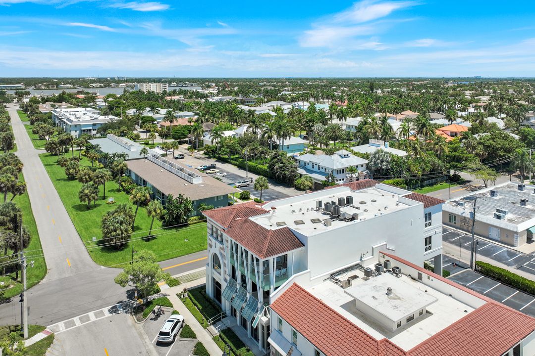 382 12th Ave S, Naples, FL 34102