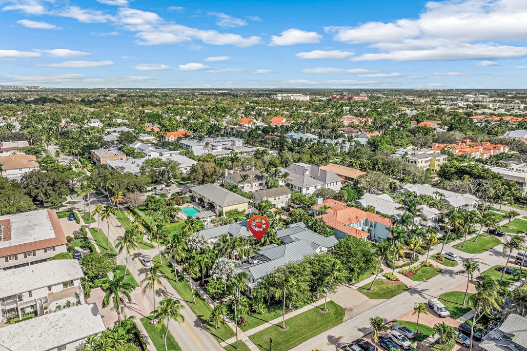 359 2nd St S, Naples, FL 34102