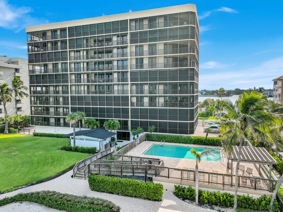 9653 Gulf Shore Dr #303, Naples, FL 34108
