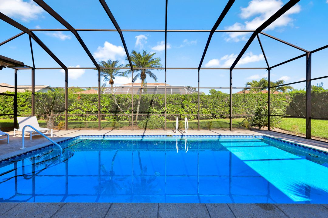 2035 Castle Garden Ln, Naples, FL 34110