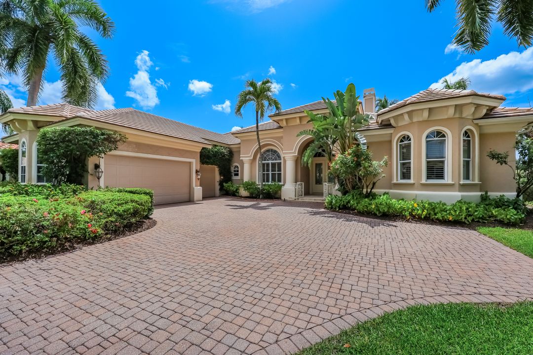 2988 St Barnabas Ct, Naples, FL 34105