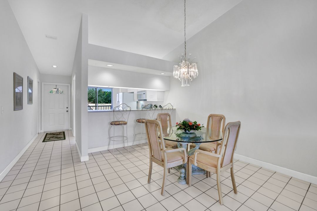 2372 Hidden Lake Dr #08, Naples, FL 34112