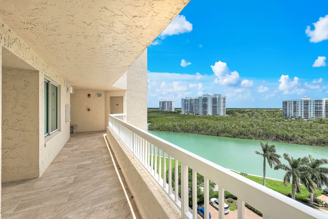 21 Bluebill Ave  #905, Naples, FL 34108