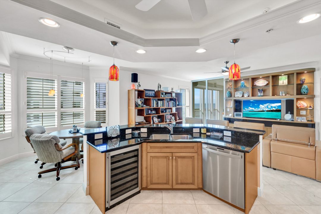 285 Grande Way #1601, Naples, FL 34110