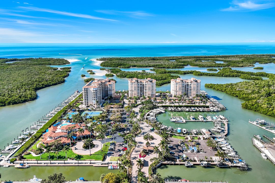 425 Dockside Dr #10, Naples, FL 34110