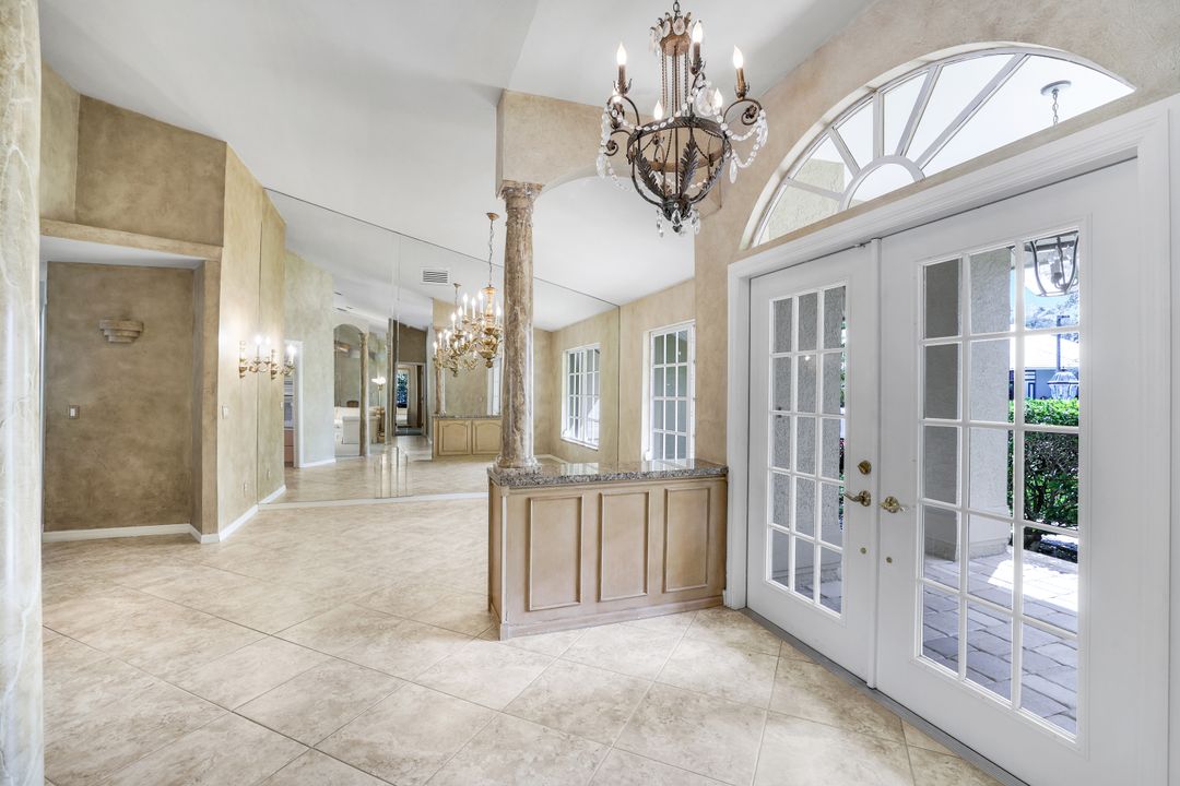 811 Pitch Apple Ln, Naples, FL 34108