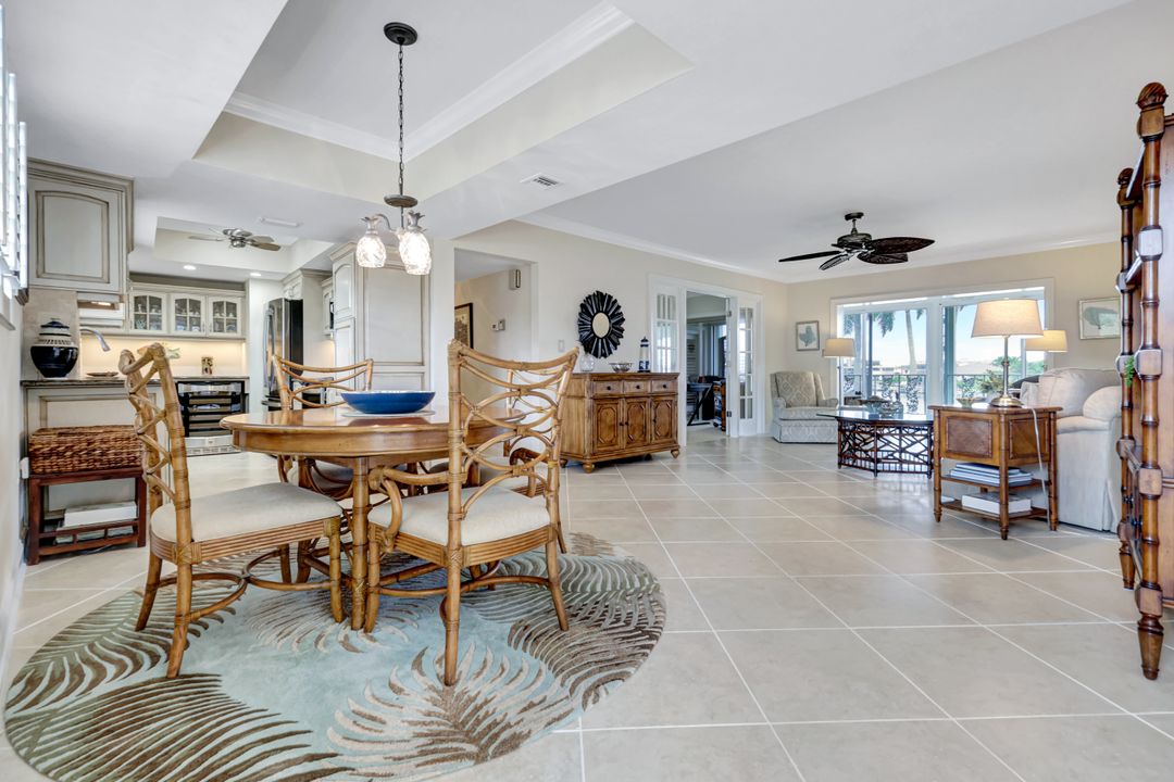 383 Harbour Dr #304, Naples, FL 34103