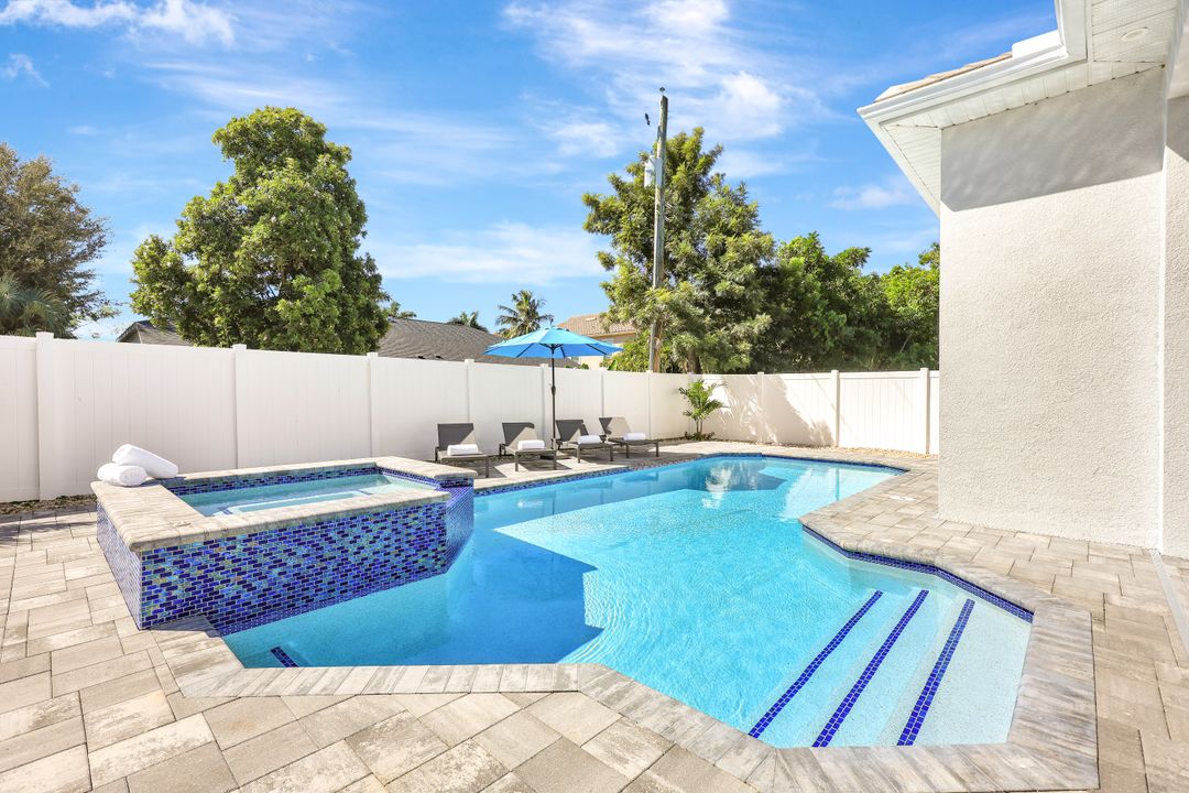 570 94th Ave N, Naples, FL 34108