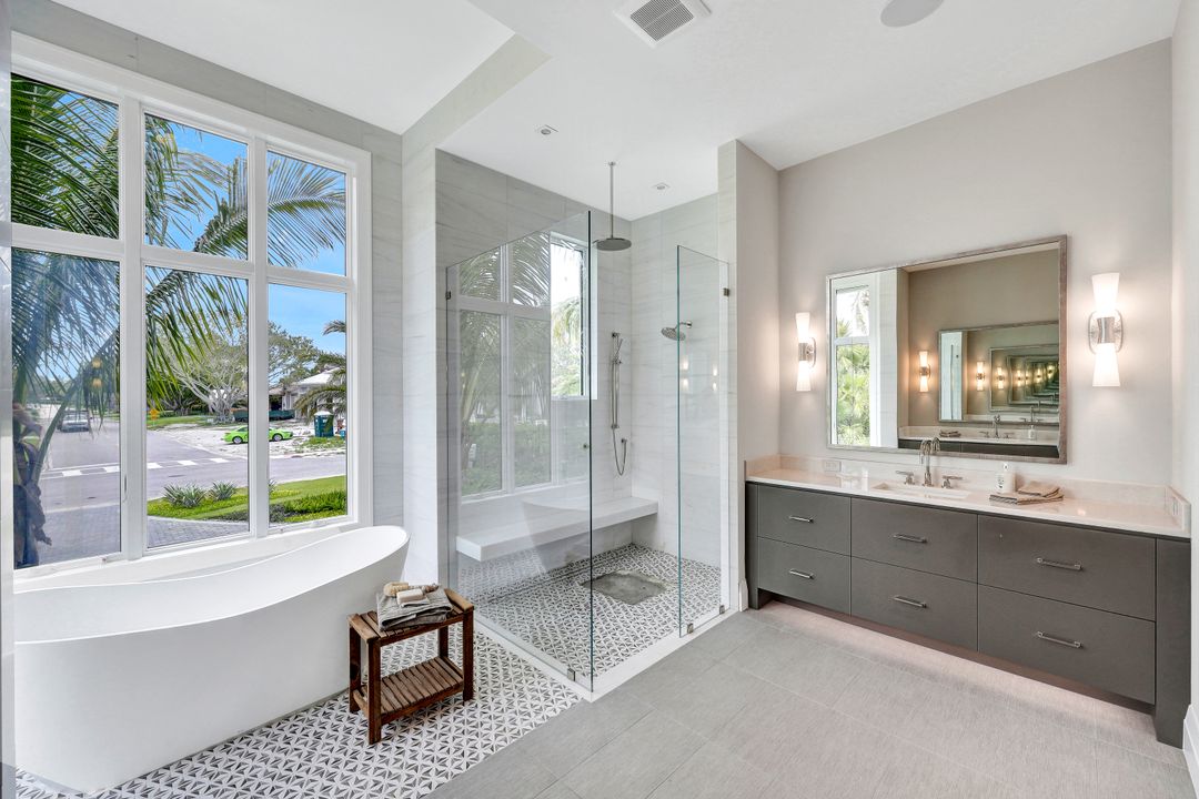 3401 Crayton Rd, Naples, FL 34102