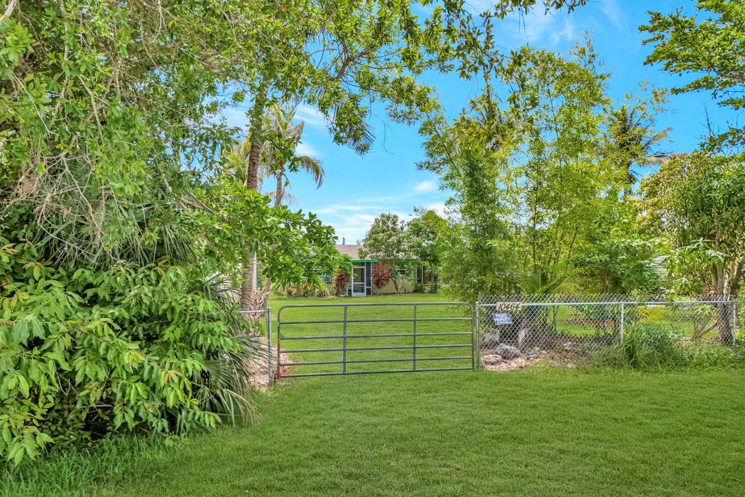 10464 Betsy Pkwy, Saint James City, FL 33956