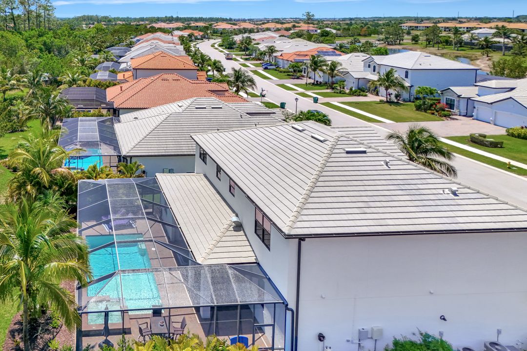 2102 Antigua Ln, Naples, FL 34120