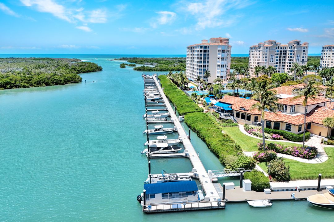 13675 Vanderbilt Dr, Naples, FL 34110