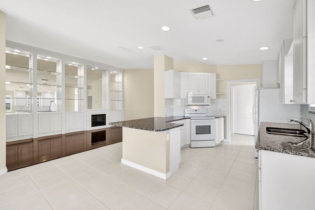 3312 Cayman Ln, Naples, FL 34119