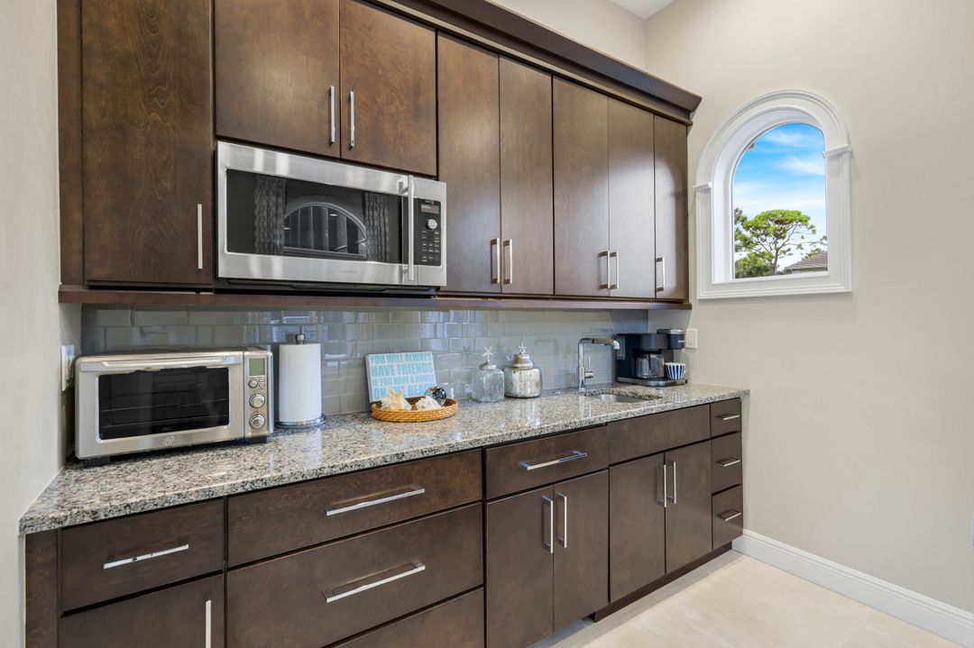 12338 Collier's Reserve Dr, Naples, FL 34110