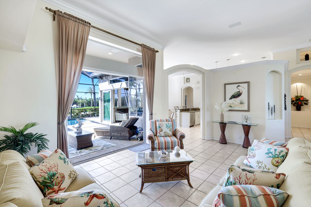 2022 El Dorado Pkwy W, Cape Coral, FL 33914