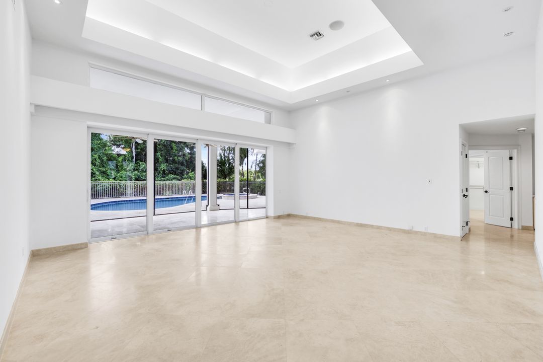 4502 Silver Fox Dr, Naples, FL 34119