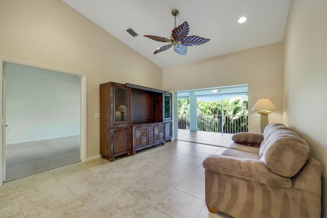 6830 Beach Resort Dr #4, Naples, FL 34114