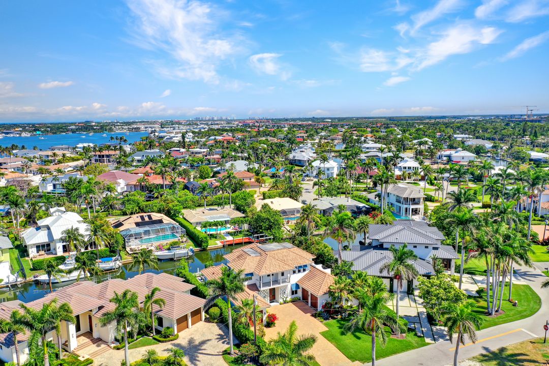 1501 Bluefin Ct, Naples, FL 34102