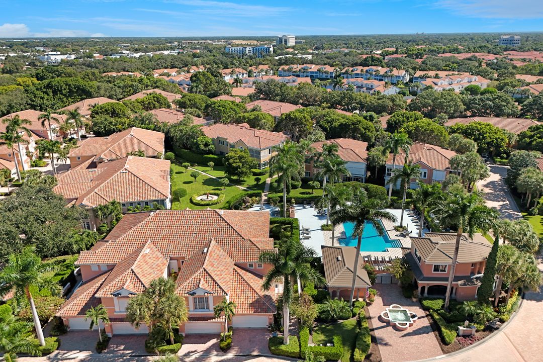 510 Via Veneto #102, Naples, FL 34108