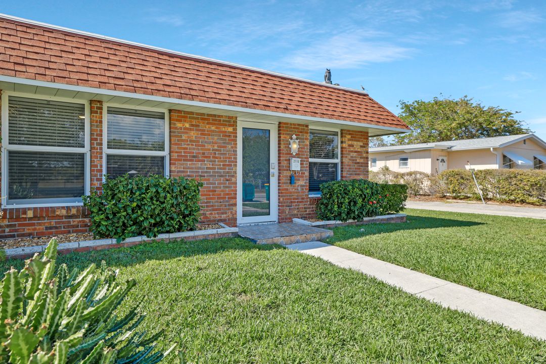 2710 Arbutus St, Naples, FL 34112
