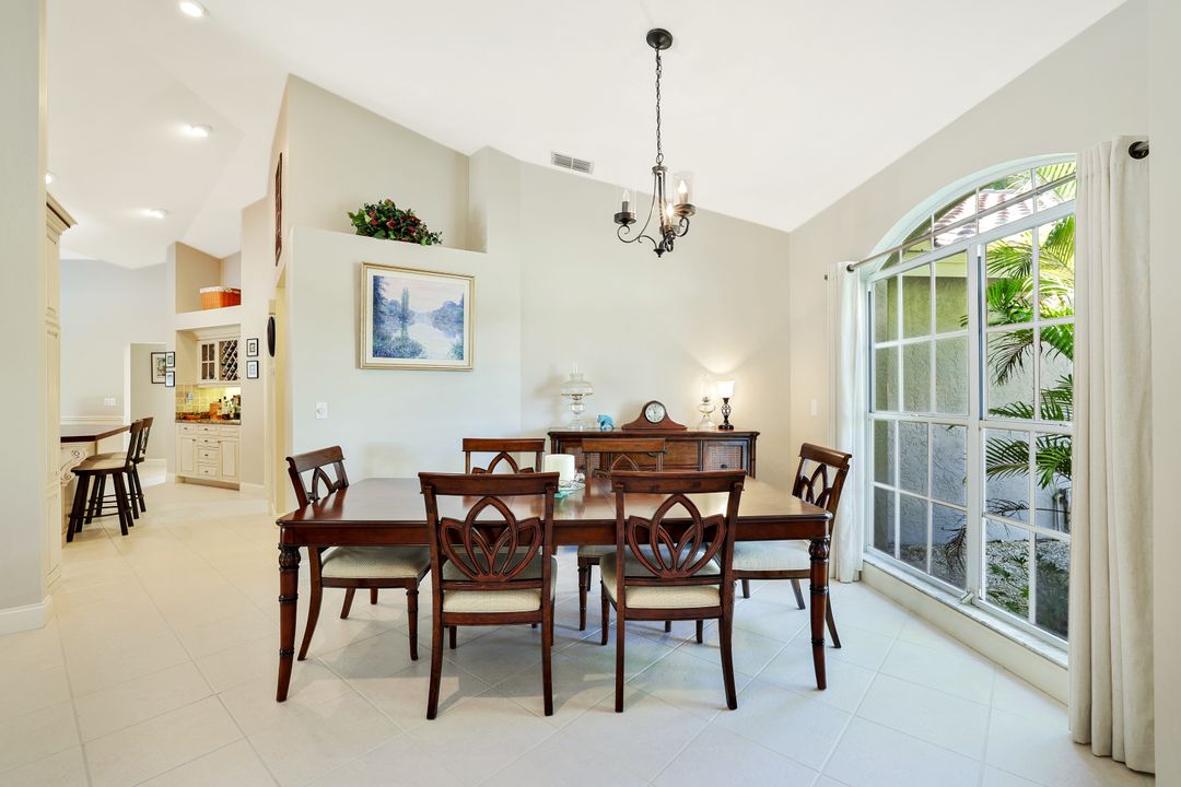 146 Muirfield Cir, Naples, FL 34113